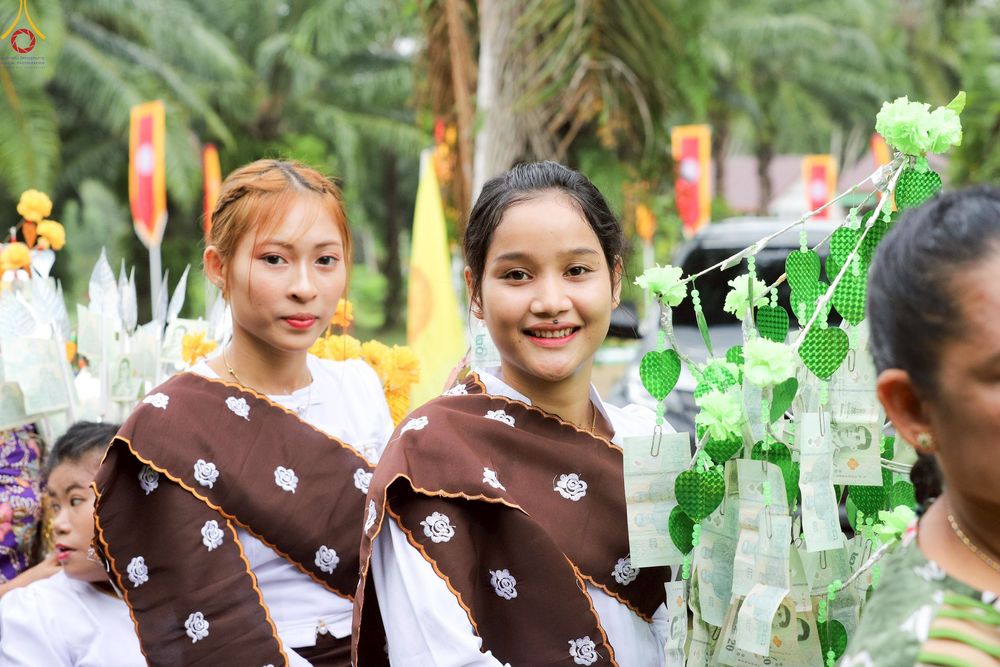 ภาพ No.255933:วันที่ 15 ตุลาคม พ.ศ. 2568 พิธีทอดกฐินสามัคคีทั่วไทย 30,000 วัด โดยคณะศิษยานุศิษย์ บูชาธรรม 81 ปี หลวงพ่อธัมมชโย ณ ศูนย์ปฏิบัติธรรมชุมพร ต.ดอนยาง อ.ปะทิว จ.ชุมพร