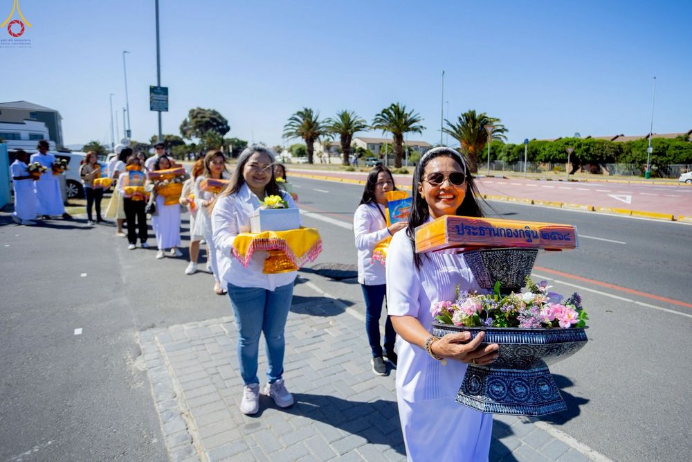 ภาพ No.270371:วันอาทิตย์ที่ 19 ตุลาคม พ.ศ. 2568 พิธีทอดกฐินสามัคคี เพื่อสถาปนากุฏิสงฆ์  น้อมถวายเป็นพุทธบูชาและบูชาธรรม แด่หลวงพ่อธัมมชโย ณ วัดพุทธเคปทาวน์  ประเทศสาธารณรัฐแอฟริกาใต้