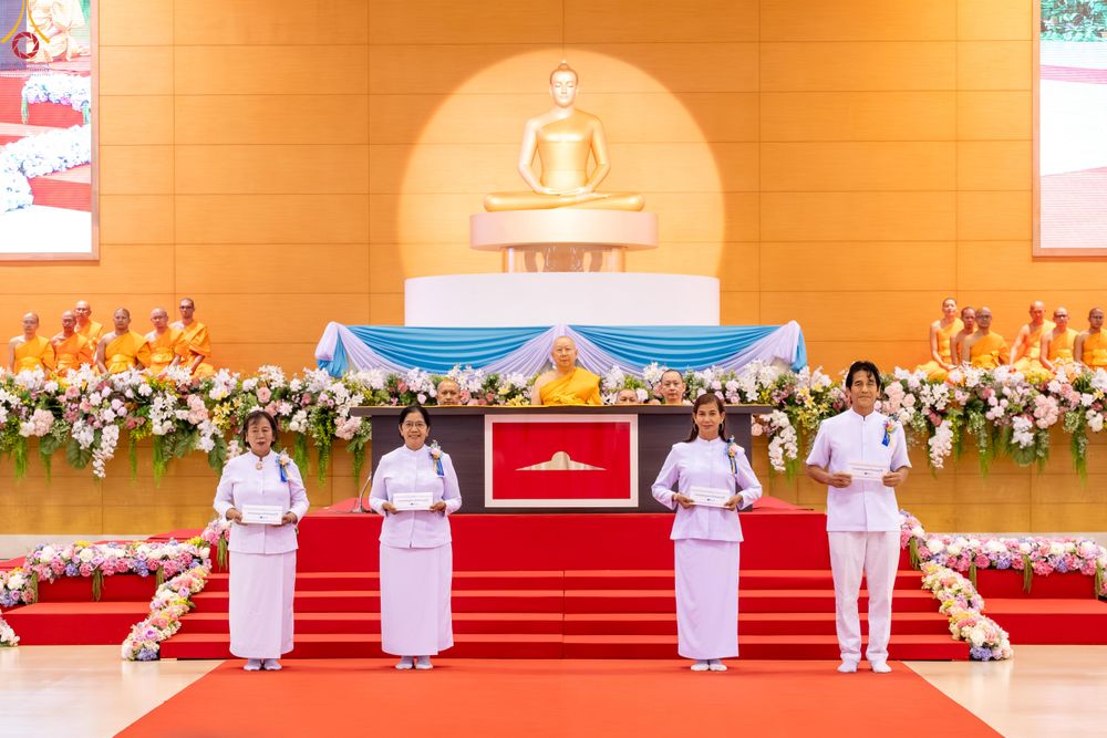 ภาพ No.323617:วันที่ 22 เมษายน พ.ศ.2569(วันคุ้มครองโลก) งานถวายมหาสังฆทาน 40,000 กว่าวัดทั่วประเทศ พิธีภาคสาย ปฏิบัติธรรม ,  พิธีมอบปัจจัยช่วยเหลือครู 4 จังหวัดชายแดนภาคใต้