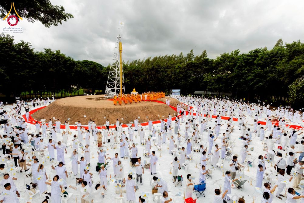 ภาพ No.261846:วันที่ 14 ตุลาคม พ.ศ. 2568 พิธีกลั่นแผ่นดิน โปรยทรายตอกเสาเข็มมหามงคลต้นแรก  สร้างองค์พระเจดีย์และจุดประทีปถวายเป็นพุทธบูชา ณ ศูนย์ปฏิบัติธรรมชัยนาท ต.ธรรมามูล อ.ชัยนาท จ.ชัยนาท