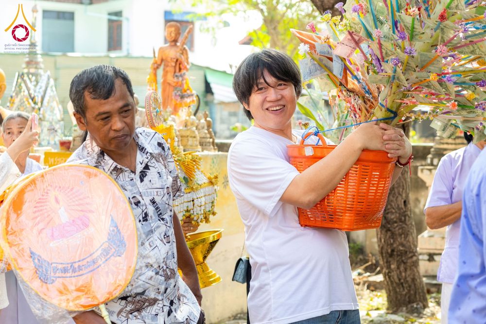 ภาพ No.171668:พิธีทอดกฐิน ณ วัดมหาโพธิ์ จ.ลพบุรี ในโครงการกฐินสามัคคีทั่วไทย 30,000 วัด บูชาธรรม 80 ปี หลวงพ่อธัมมชโย โดยคณะศิษยานุศิษย์วัดพระธรรมกาย วันที่ 27 ตุลาคม พ.ศ. 2567