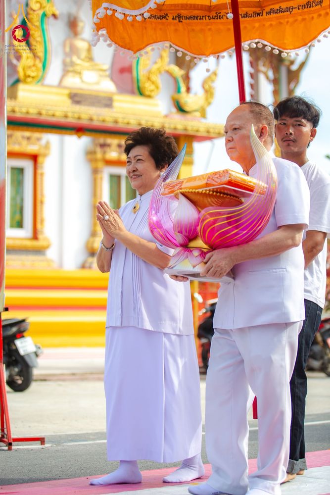 ภาพ No.170695:พิธีทอดกฐิน ณ วัดมงคลพุการาม ปทุมธานี ในโครงการกฐินสามัคคีทั่วไทย 30,000 วัด บูชาธรรม 80 ปี หลวงพ่อธัมมชโย โดยคณะศิษยานุศิษย์วัดพระธรรมกาย วันที่ 27 ตุลาคม พ.ศ. 2567