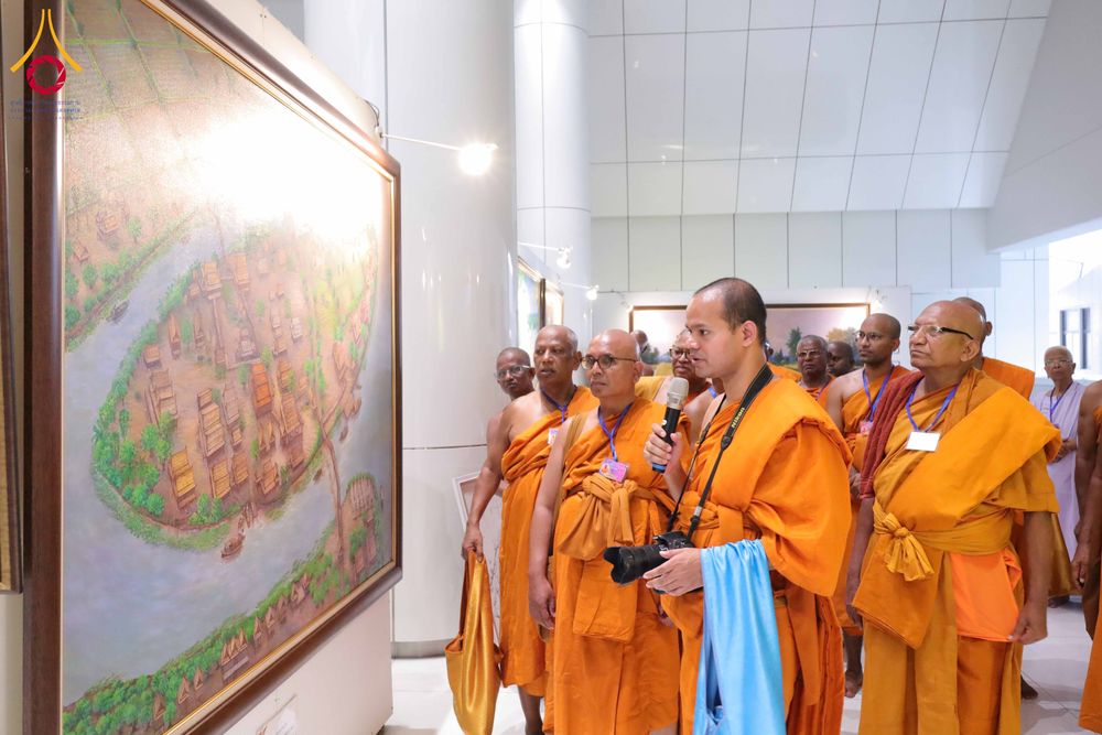 ภาพ No.327643:วันที่ 1-6 พฤษภาคม พ.ศ.2569 ต้อนรับชาวต่างชาติ พระภิกษุ คณะชาวเมียนมาร์  อุบาสิกาชาวอินเดีย เยี่ยมชมวัดพระธรรมกายและสักการะพระมหาธรรมกายเจดีย์