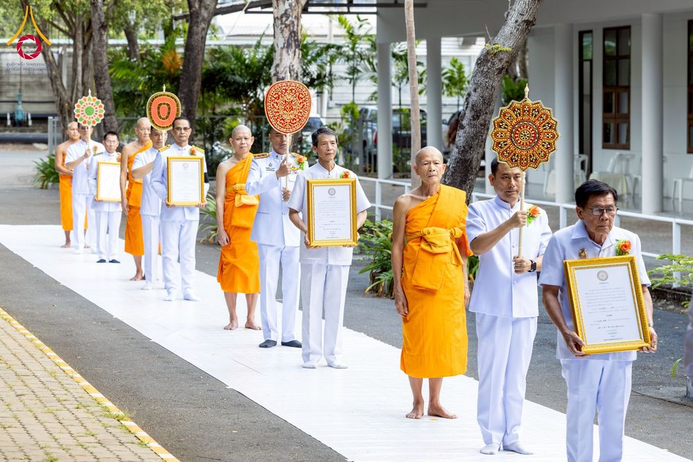 ภาพ No.276650:วันเสาร์ที่ 6 ธันวาคม พ.ศ. 2568 พิธีมุทิตาสักการะ เนื่องในโอกาสที่พระเดชพระคุณพระพรหมดิลก เจ้าอาวาสวัดสามพระยา วรวิหาร เมตตาเป็นประธานในพิธีตั้งฐานานุกรมใน พระราชวิเทศวชิรเวที (บัณฑิต วรปญฺโญ) ผู้ช่วยเจ้าอาวาสวัดพระธรรมกาย (ไวโรจน์ วิโรจโน) ผู้ช่วยเจ้าอา