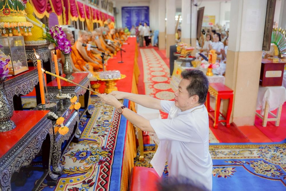 ภาพ No.253362:วันที่ 12 ตุลาคม พ.ศ. 2568 พิธีทอดกฐินสามัคคีทั่วไทย 30,000 วัด โดยคณะศิษยานุศิษย์ บูชาธรรม 81 ปี หลวงพ่อธัมมชโย ณ วัดบางน้ำผึ้งนอก อ.พระประแดง จ.สมุทรปราการ