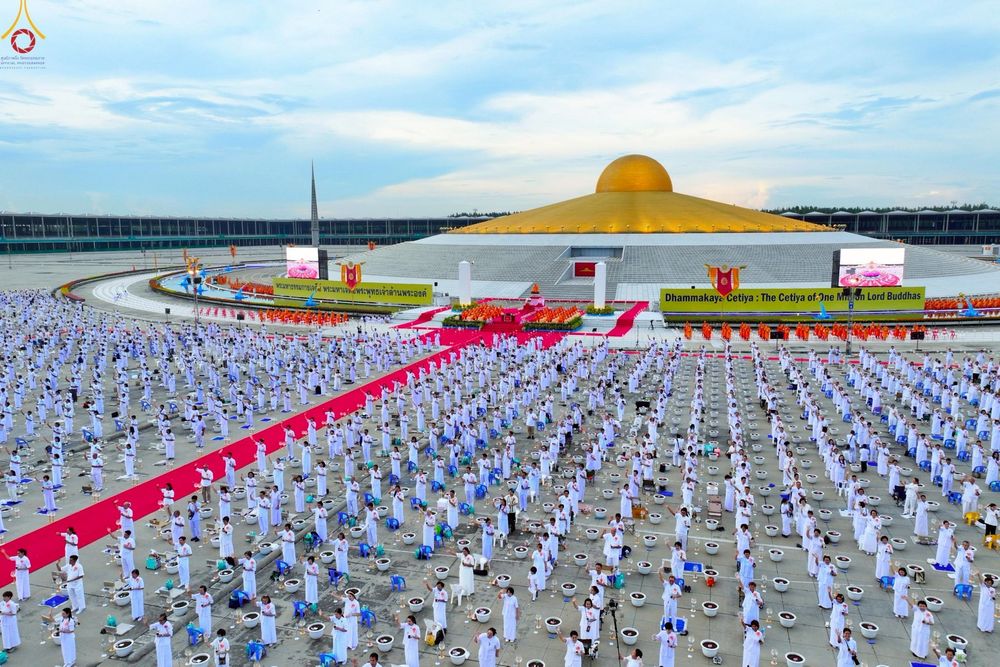 ภาพ No.252864:วันที่ 10 ตุลาคม พ.ศ. 2568 พิธีปลูกต้นทรัพย์บานชื่น ณ ลานธรรม วัดพระธรรมกาย