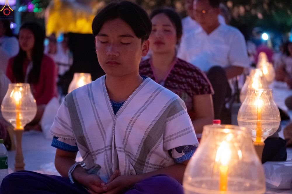 ภาพ No.302284:วันที่ 23 มกราคม พ.ศ. 2569 พิธีจุดประทีปธรรมถวายเป็นพุทธบูชา (ภาพชุดที่ 2) และบูชาธรรมมหาปูชนียาจารย์  ณ อนุสรณ์สถานลำดับที่ 5 สถานที่เผยแผ่วิชชาธรรมกายครั้งแรก อนุสรณ์สถานบางปลา วัดบางปลา อำเภอบางเลน จังหวัดนครปฐม ในโครงการธรรมยาตรา กตัญญูบูชา มหาปูชนีย