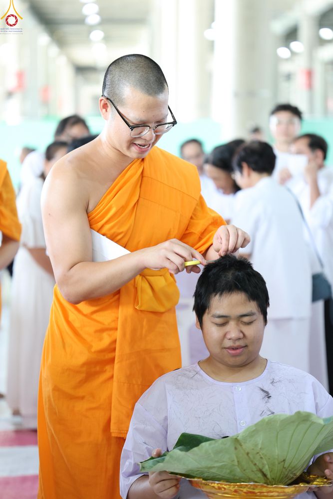 ภาพ No.333434:วันอาทิตย์ที่ 7 มิถุนายน พ.ศ.2569 พิธีปลงผมโครงการอุปสมบทหมู่ระดับอุดมศึกษา รุ่นที่ 53 ภาคฤดูฝน ณ วิหารคด 6 วัดพระธรรมกาย