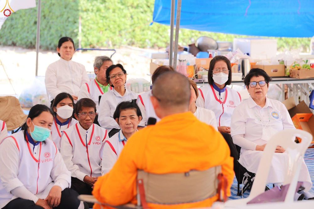 ภาพ No.306767:ภาพเบื้องหลังอาสาสมัครรวมใจ ชุดที่ 5 ในโครงการธรรมยาตรา กตัญญูบูชา มหาปูชนียาจารย์ พระมงคลเทพมุนี(สด จนฺทสโร) พระผู้ปราบมาร อนุสรณ์สถาน 7 แห่ง ปีที่ 14