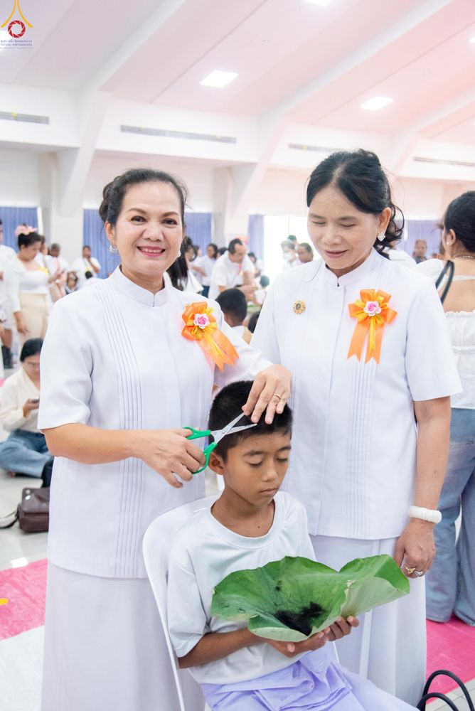 ภาพ No.320105:วันเสาร์ที่ 4 เมษายน 2569 พิธีตัดปอยผม ขอขมาผู้ปกครอง  มอบบาตร-ผ้าไตร และพิธีบรรพชาสามเณร 87 รูป  ณ ศูนย์ปฏิบัติธรรมระยอง(บ้านช่องลม)  ต.บางบุตร อ.บ้านค่าย จ.ระยอง
