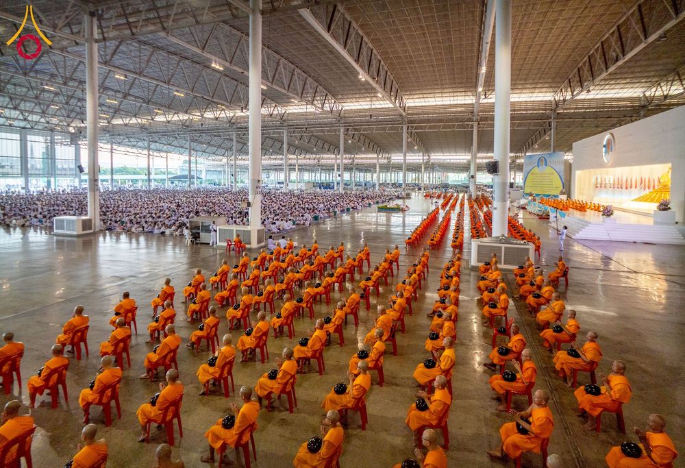 ภาพ No.256804:วันที่ 5 ตุลาคม พ.ศ. 2568 พิธีตักบาตร ข้าวสารอาหารแห้ง ณ บ้านแก้วเรือนทองคุณยายฯ สภาธรรมกายสากล วัดพระธรรมกาย