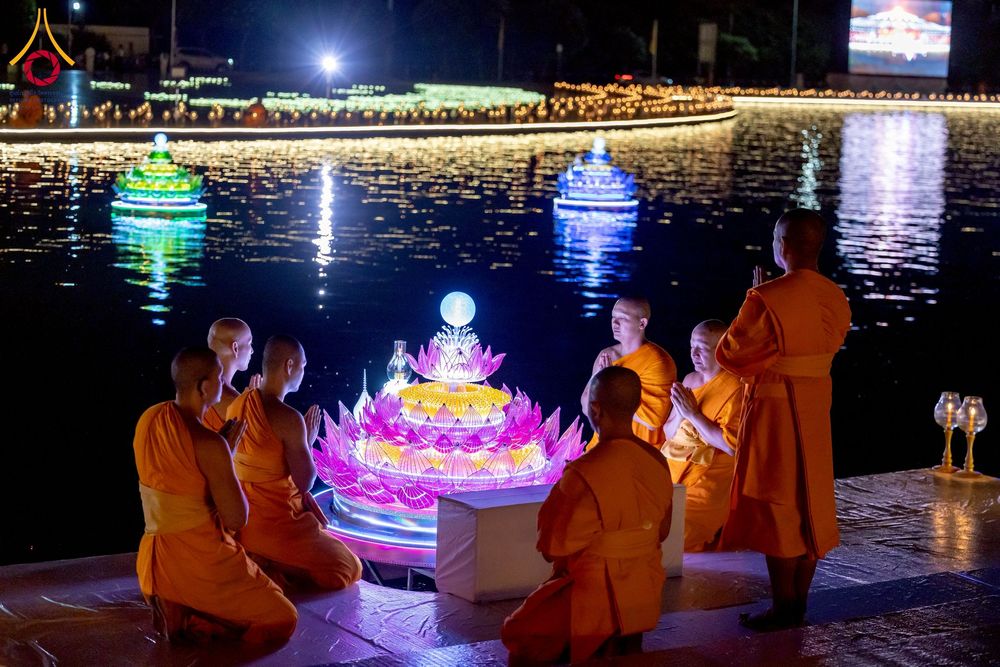 ภาพ No.266332:วันพุธที่ 5 พฤศจิกายน พ.ศ. 2568 (วันพระ ขึ้น 15 ค่ำ เดือน 12) พิธีลอยกระทงธรรม  ณ สระมหาเศรษฐีทะเลบุญ มหาวิหารพระมงคลเทพมุนี วัดพระธรรมกาย จ.ปทุมธานี