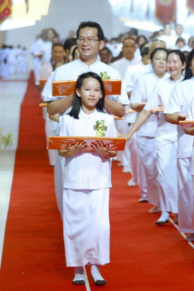 ภาพ No.243961:วันอาทิตย์ที่ 7 กันยายน พ.ศ. 2568 พิธีทอดผ้าป่าสมทบกฐินวัดพระธรรมกาย และสมทบกฐิน 30,000 วัดทั่วไทย ครั้งที่ 2 ณ ห้องแก้วสารพัดนึก 1 วัดพระธรรมกาย