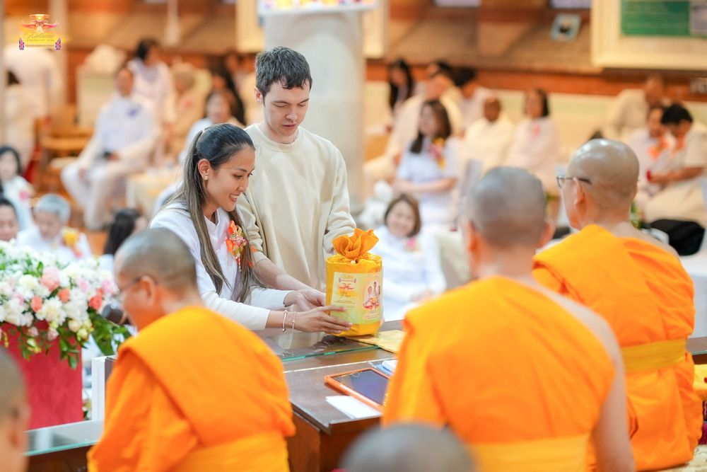 ภาพ No.169422:พิธีทอดกฐินสามัคคี เพื่อสนับสนุนการเผยแผ่พระพุทธศาสนาวิชชาธรรมกาย ณ วัดพระธรรมกายลอนดอน สหราชอาณาจักร วันอาทิตย์ที่ 20 ตุลาคม พ.ศ. 2567