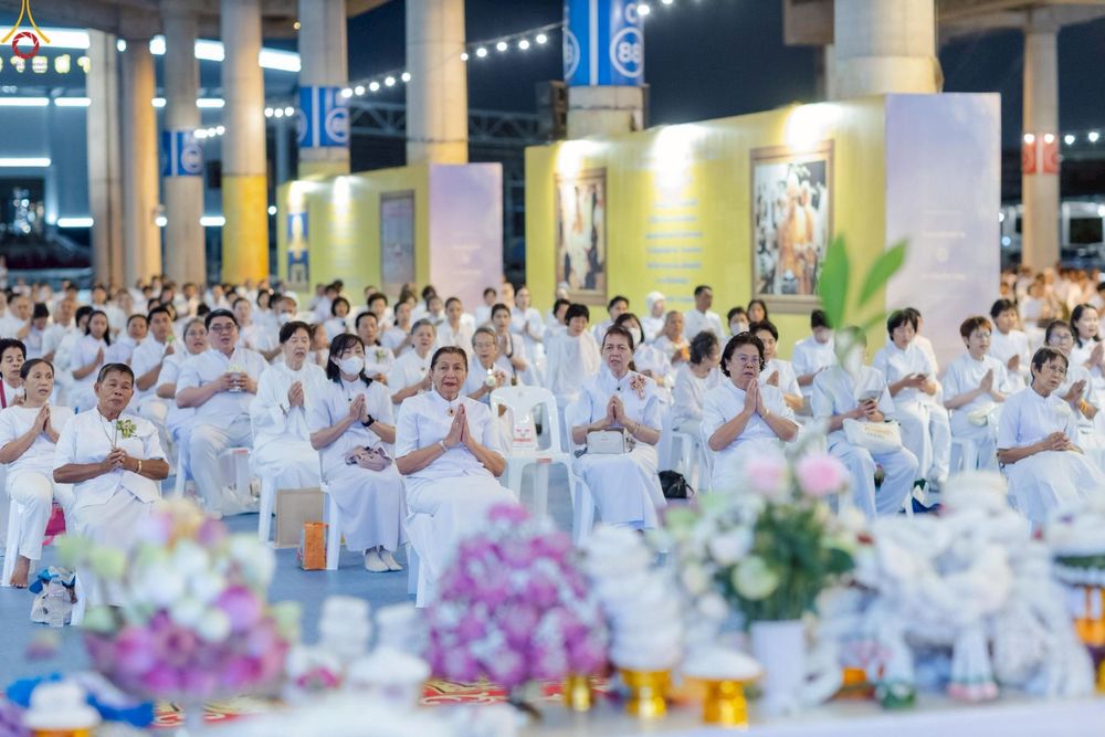 ภาพ No.244440:วันที่ 7 กันยายน พ.ศ. 2568 พิธีฉลองชัยสวดมนต์บทธัมมจักกัปปวัตตนสูตร 7,681,108,108 จบ ณ มหารัตนวิหารคด วัดพระธรรมกาย