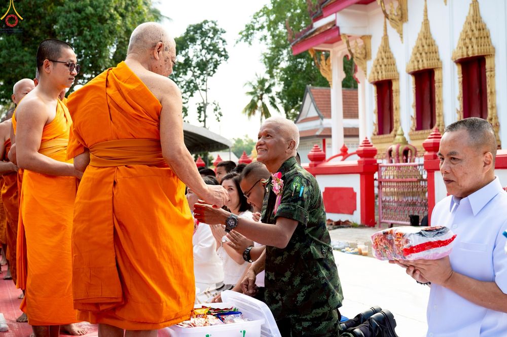 ภาพ No.234415:วันพฤหัสบดีที่ 24 กรกฎาคม พ.ศ. 2568 พิธีถวายสังฆทานแก่คณะสงฆ์ 323 วัด , พิธีมอบกองทุนหนุนแรงใจช่วยครูใต้ , พิธีทำบุญส่วนกุศลแด่ผู้วายชนม์ ในเหตุการณ์ความไม่สงบ 4 จังหวัด ชายแดนภาคใต้ (ปัตตานี , ยะลา , นราธิวาส , สงขลา) ปีที่ 21 ครั้งที่ 179 ณ วัดเวฬุวัน 