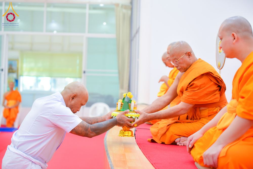 ภาพ No.285143:วันเสาร์ที่ 6 ธันวาคม พ.ศ.2568  พิธีอุปสมบทธรรมทายาท โครงการบรรพชาอุปสมบทหมู่  รุ่นบูชาธรรมมหาปูชนียาจารย์ ประจำปี 2568 ศูนย์ปฏิบัติธรรมและศูนย์อบรมเยาวชนเพชรบุรี อ.ท่ายาง จ.เพชรบุรี ณ วัดศีลคุณาราม อ.เขาย้อย เพชรบุรี