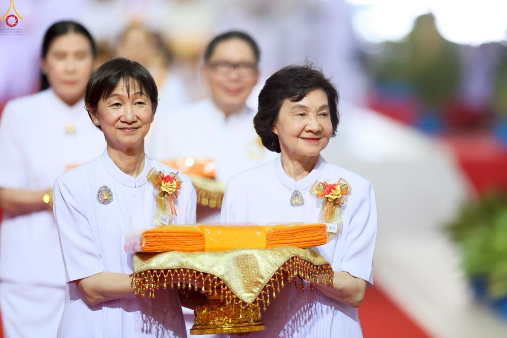 ภาพ No.251635:วันที่ 10 ตุลาคม พ.ศ. 2568 พิธีทอดผ้าป่าสมทบกฐินวัดพระธรรมกาย และสมทบกฐิน 30,000 กว่าวัดทั่วประเทศ ครั้งที่ 3 ณ สภาธรรมกายสากล วัดพระธรรมกาย