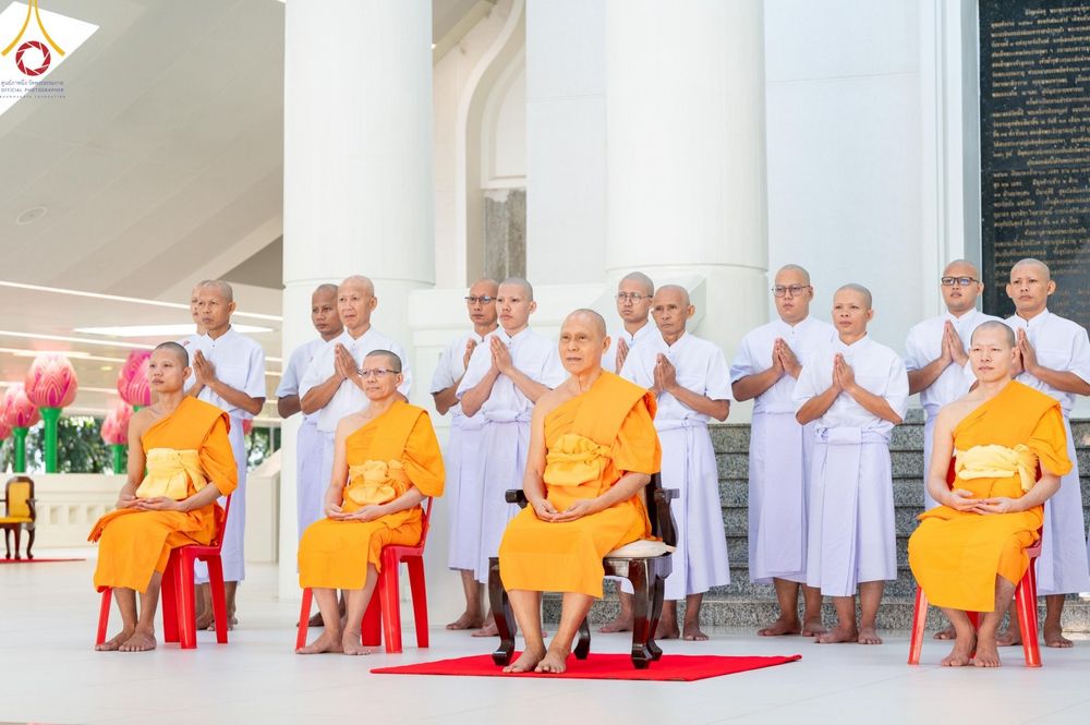 ภาพ No.159778:พิธีตัดปอยผมปลงผมนาคธรรมทายาท, พิธีบรรพชาอุปสมบทหมู่ โครงการอุปสมบทหมู่บูชาธรรม 140 ปี พระมงคลเทพมุนี (สด จนฺทสโร) ณ โบสถ์พระไตรปิฏก วัดพระธรรมกาย วันเสาร์ที่ 5 ตุลาคม พ.ศ. 2567