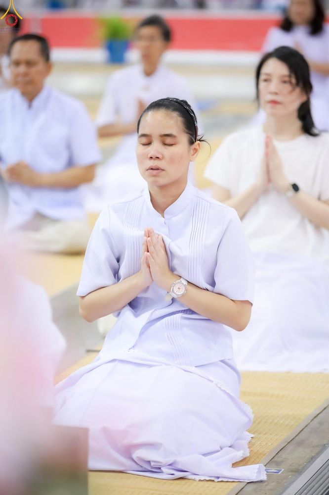 ภาพ No.345521:วันพฤหัสบดีที่ 27 สิงหาคม พ.ศ.2569 พิธีภาคสาย ปฏิบัติธรรมร่วมกัน เนื่องในวันธรรมชัย ณ สภาธรรมกายสากล วัดพระธรรมกาย