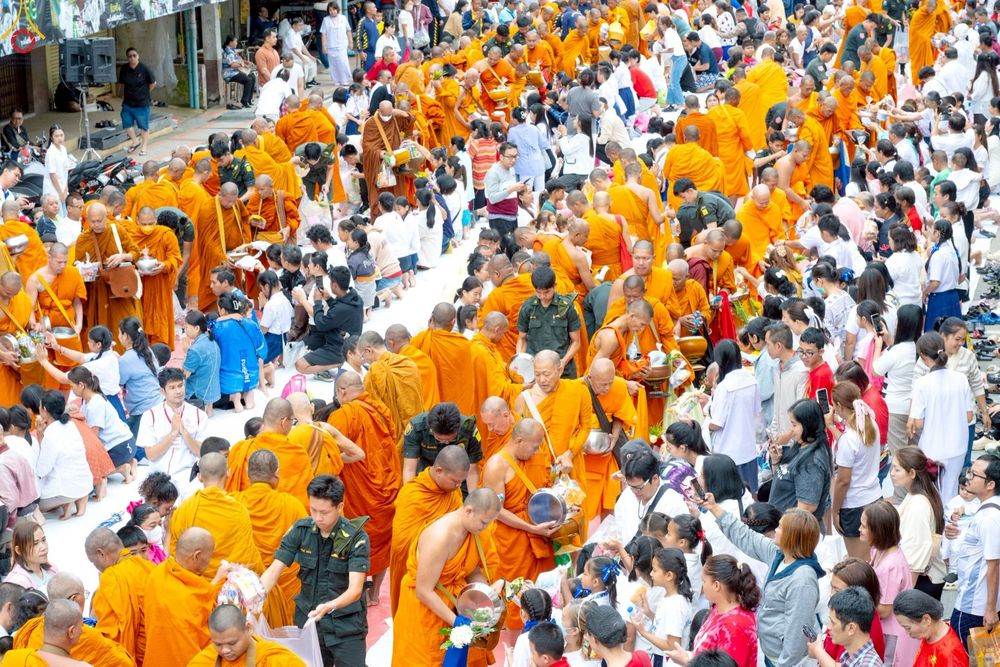 ภาพ No.245455:วันอาทิตย์ที่ 14 กันยายน พ.ศ. 2568 ตักบาตรพระ 555 รูป มหากุศล  น้อมถวายเป็นพุทธบูชา ณ หอนาฬิกาเบตง อ.เบตง จ.ยะลา