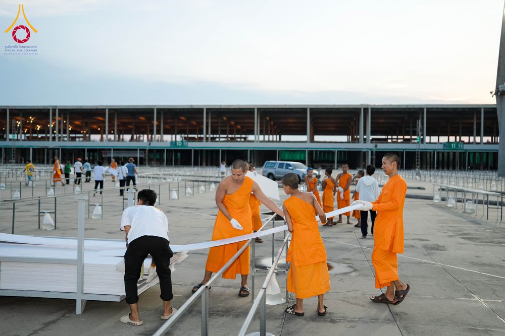 ภาพ No.326536:วันที่ 26 -27 เมษาบน พ.ศ.2569 การเก็บงานแผ่นหน้าโต๊ะที่ลานธรรม งานถวายมหาสังฆทาน 40,000 กว่าวัดทั่วประเทศ ณ ลานธรรม วัดพระธรรมกาย