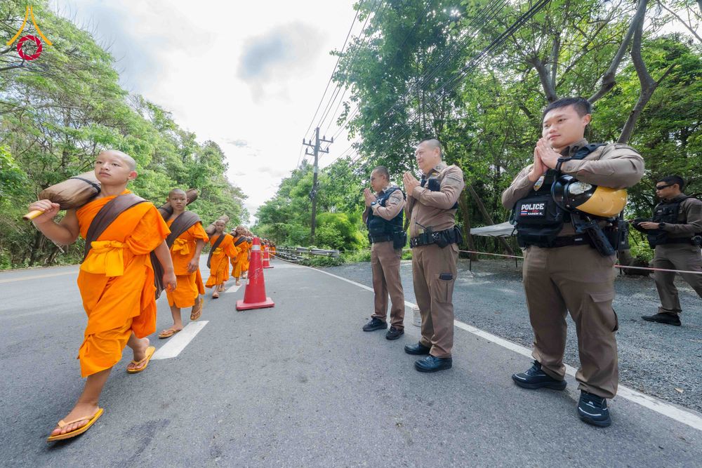 ภาพ No.329148:วันเสาร์ที่ 16 พฤษภาคม พ.ศ.2569 ธรรมยาตรา เดินดูดวงขึ้นดอยฉลองแชมป์บาลี วัดบ้านขุน อำเภอฮอด จังหวัดเชียงใหม่