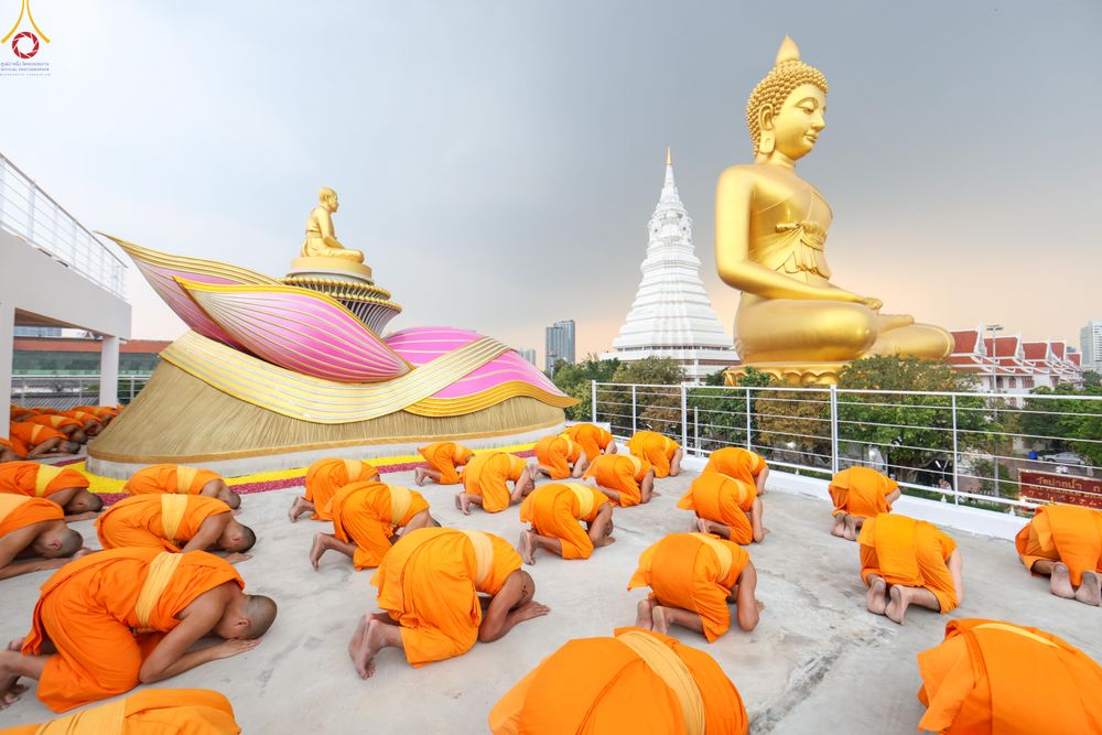 ภาพ No.300073:วันที่ 22 มกราคม พ.ศ.2569 พระธรรมยาตราปฏิบัติธรรม และถ่ายภาพหมู่ประวัติศาสตร์ ณ อาคารธรรมยาตรา กตัญญูบูชามหาปูชนียาจารย์  ตรงข้ามวัดปากน้ำภาษีเจริญ จ.กรุงเทพมหานคร ในโครงการธรรมยาตรา กตัญญูบูชา มหาปูชนียาจารย์ พระมงคลเทพมุนี(สด จนฺทสโร) พระผู้ปราบมาร อนุ
