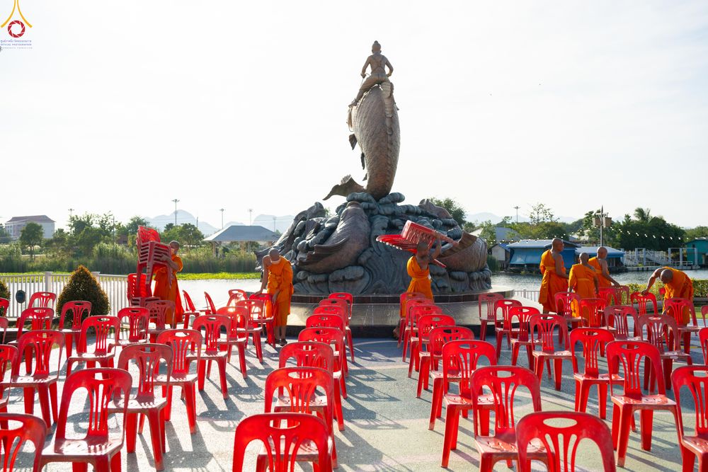 ภาพ No.282406:วันที่ 19 -20 ธันวาคม พ.ศ.2568 เบื้องหลังความสำเร็จ ของการจัดงานตักบาตร พระ 10,000 รูป Skywalk กาญจนบุรี