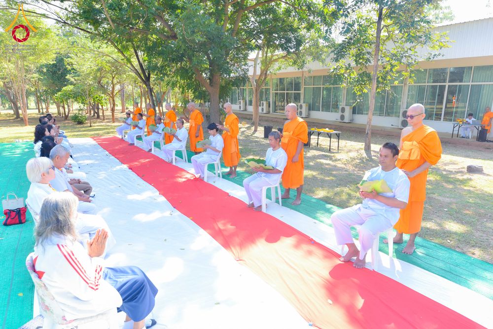 ภาพ No.285131:วันเสาร์ที่ 6 ธันวาคม พ.ศ.2568  พิธีอุปสมบทธรรมทายาท โครงการบรรพชาอุปสมบทหมู่  รุ่นบูชาธรรมมหาปูชนียาจารย์ ประจำปี 2568 ศูนย์ปฏิบัติธรรมและศูนย์อบรมเยาวชนเพชรบุรี อ.ท่ายาง จ.เพชรบุรี ณ วัดศีลคุณาราม อ.เขาย้อย เพชรบุรี