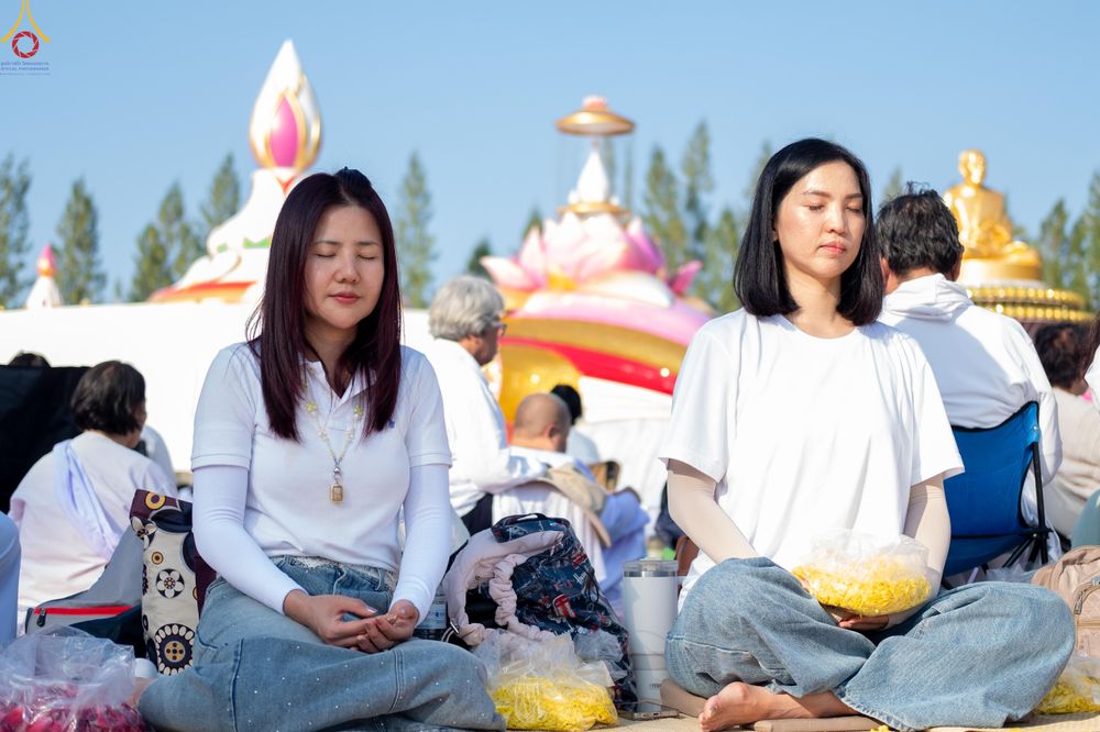 ภาพ No.290389:วันที่ 7 มกราคม พ.ศ. 2569 พิธีต้อนรับพระธรรมยาตรา ณ อนุสรณ์สถานลำดับที่ 2  สถานที่ตั้งมโนปณิธานบวชตลอดชีวิต อนุสรณ์สถานคลองบางนางแท่น (ภาพชุดที่ 2) อ.สามพราน จ.นครปฐม ในโครงการธรรมยาตรา กตัญญูบูชา มหาปูชนียาจารย์ พระมงคลเทพมุนี(สด จนฺทสโร) พระผู้ปราบมาร 