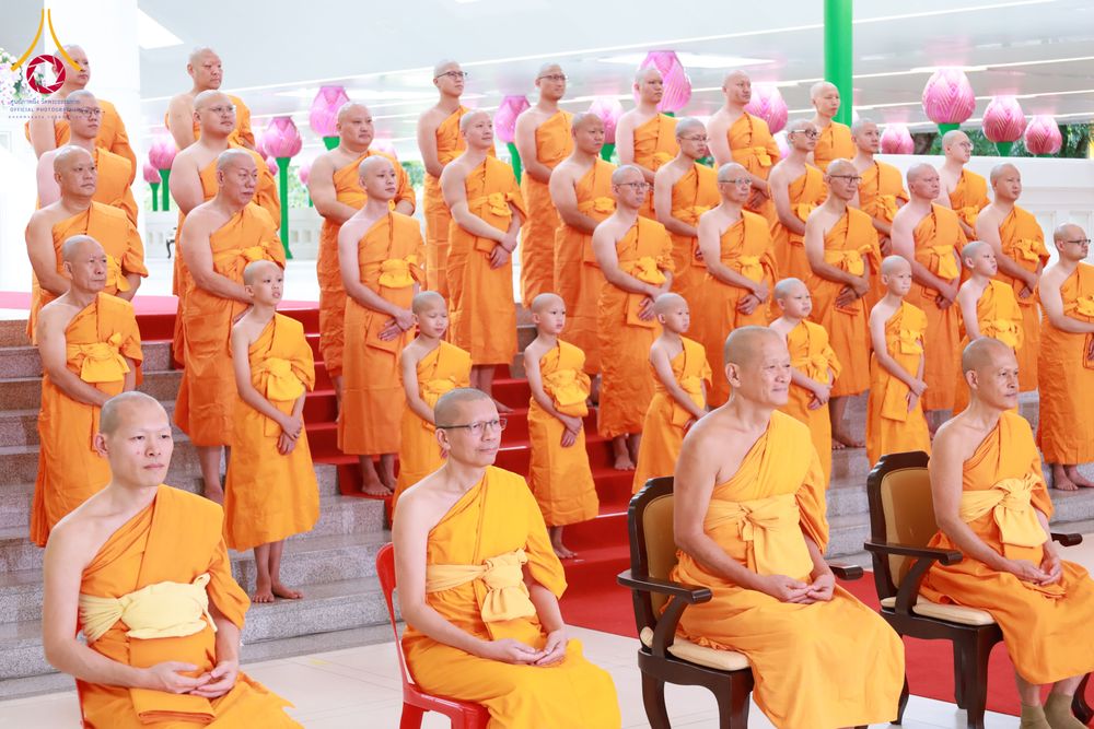 ภาพ No.286692:วันเสาร์ที่ 12 กรกฏาคม พ.ศ.2568 พิธีบรรพชาอุปสมบท  โครงการบรรพชาอุปสมบทหมู่ ธรรมทายาทนานาชาติ(ภาคภาษาจีน), โครงการบรรพชาสามเณร โรงเรียนนานาชาติ รุ่นที 14