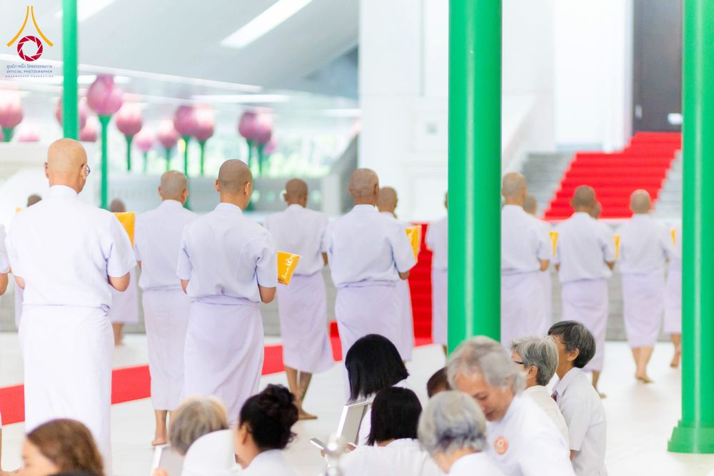 ภาพ No.298184:วันเสาร์ที่ 17 มกราคม พ.ศ. 2569 พิธีบรรพชาอุปสมบท โครงการอุปสมบทหมู่ บูชาธรรมครบ 117 ปี คุณยายอาจารย์มหารัตนอุบาสิกาจันทร์ ขนนกยูง  ณ อุโบสถพระไตรปิฎก วัดพระธรรมกาย