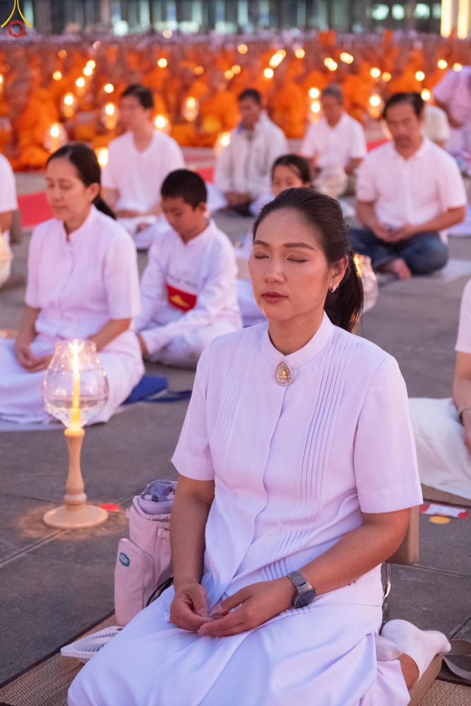 ภาพ No.307972:วันที่ 31 มกราคม พ.ศ. 2569 พิธีจุดประทีปธรรมถวายเป็นพุทธบูชา  และบูชาธรรมมหาปูชนียาจารย์ (ภาพชุดที่ 3) ณ วัดพระธรรมกาย ปทุมธานี ในโครงการธรรมยาตรา กตัญญูบูชา มหาปูชนียาจารย์ พระมงคลเทพมุนี(สด จนฺทสโร) พระผู้ปราบมาร อนุสรณ์สถาน 7 แห่ง ปีที่ 14