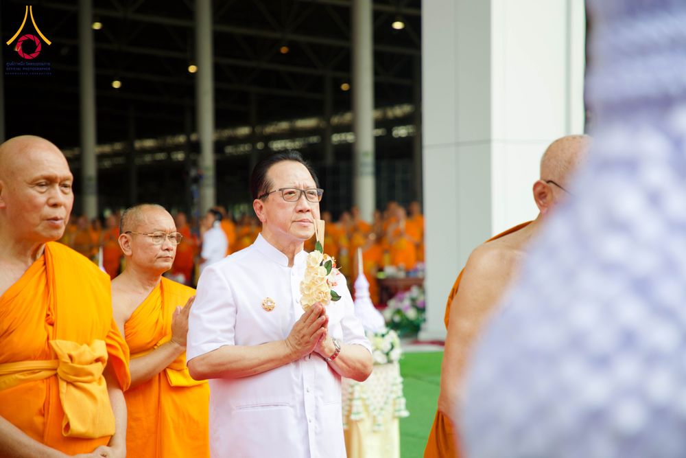 ภาพ No.316633:วันอาทิตย์ที่ 29 มีนาคม พ.ศ. 2569 พิธีทอดผ้าบังสุกุลและพิธีชำระร่าง โยมพ่อณรงค์ จินตมากุล  สิริอายุ 99 ปี 11 เดือน โยมบิดา พระครูปลัดรัตนวีรวัฒน์ (รังสฤษดิ์ อิทฺธิจินตโก) ที่ปรึกษาเจ้าคณะจังหวัดปทุมธานี เจ้าอาวาสวัดพระธรรมกาย  ณ ฌาปนสถานชั่วคราว ทางเข้า 