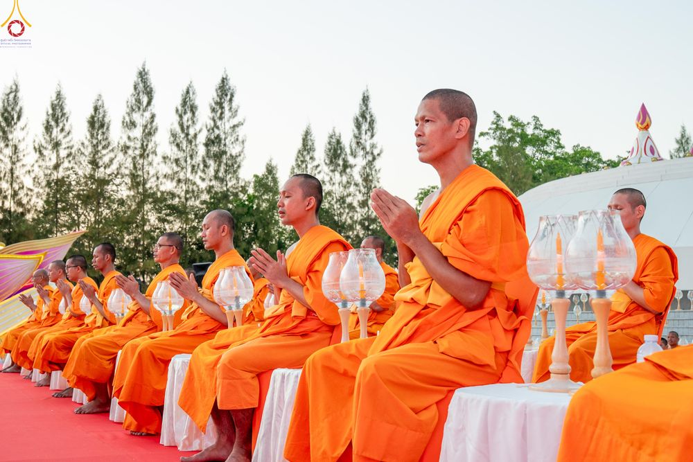 ภาพ No.292058:วันที่ 10 มกราคม พ.ศ. 2569 พิธีจุดประทีปถวายเป็นพุทธบูชา และบูชาธรรมมหาปูชนียาจารย์  ณ อนุสรณ์สถานคลองบางนางแท่น อ.สามพราน จ.นครปฐม ในโครงการธรรมยาตรา กตัญญูบูชา มหาปูชนียาจารย์ พระมงคลเทพมุนี(สด จนฺทสโร) พระผู้ปราบมาร อนุสรณ์สถาน 7 แห่ง ปีที่ 14