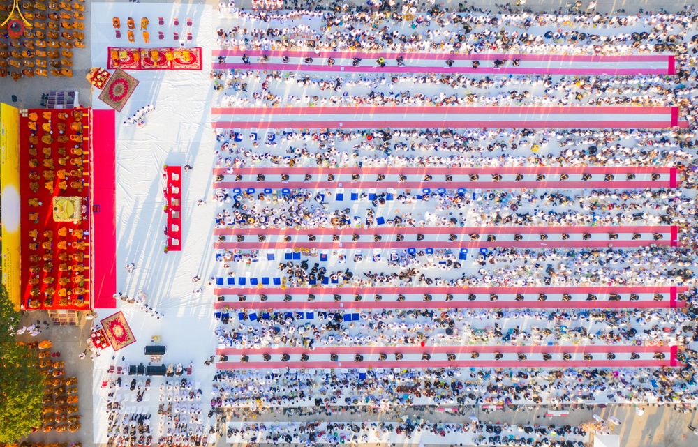 ภาพ No.280217:วันอังคารที่ ๓๐ ธันวาคม พ.ศ. ๒๕๖๘ พิธีตักบาตรพระ ๑,๐๖๙ รูป จังหวัดกาฬสินธุ์   ณ บริเวณสนามหน้าศาลากลาง จังหวัดกาฬสินธุ์ (หลังเก่า)