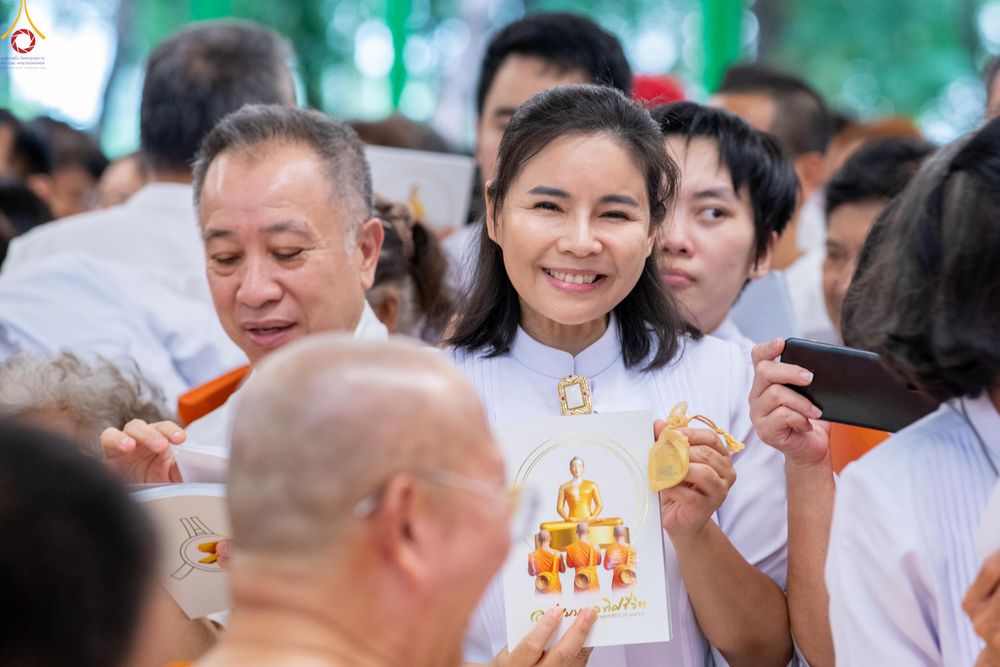 ภาพ No.330916:วันวิสาขบูชา อาทิตย์ที่ 31 พฤษภาคม พ.ศ.2569 พิธีบรรพชาสามเณรอุบาสก 11 ท่าน , พิธีถวายบาตรผ้าไตร และจตุปัจจัยไทยธรรม แด่สามเณร , พิธีอุปสมบทอุทิศชีวิต , พิธีกล่าวคำกัปปิยภัณฑ์  ณ อุโบสถพระไตรปิฎก วัดพระธรรมกาย จังหวัดปทุมธานี