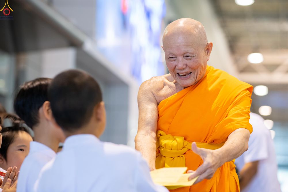 ภาพ No.327715:วันที่ 3 พฤษภาคม พ.ศ.2569 พิธีรับมอบพระบรมสารีริกธาตุ จากสาธารณรัฐแห่งสหภาพเมียนมา ณ ห้องแก้วสารพัดนึก วัดพระธรรมกาย