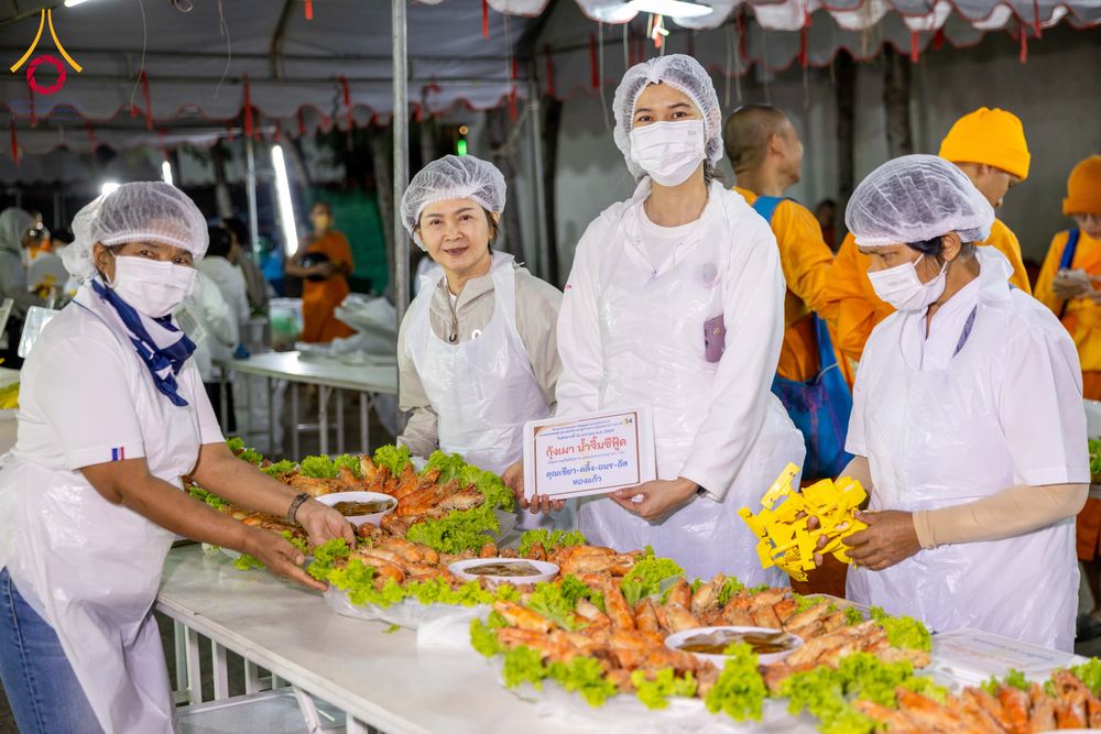 ภาพ No.293446:วันที่ 13 มกราคม พ.ศ. 2569 พิธีถวายภัตตาหารเป็นสังฆทาน แด่พระธรรมยาตรา ณ อนุสรณ์สถานมหาวิหารพระมงคลเทพมุนี (โลตัสแลนด์) อ.สองพี่น้อง จ.สุพรรณบุรี ในโครงการธรรมยาตรา กตัญญูบูชา มหาปูชนียาจารย์ พระมงคลเทพมุนี(สด จนฺทสโร) พระผู้ปราบมาร อนุสรณ์สถาน 7 แห่ง ปี