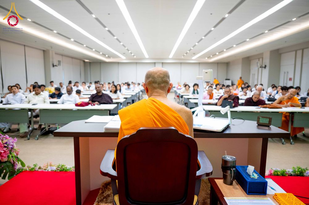 ภาพ No.313119:วันที่ 4 มีนาคม พ.ศ. 2559 หลวงพ่อทัตตชีโว รองเจ้าอาวาสวัดพระธรรมกาย ได้เมตตาถวายการต้อนรับปฏิสันถารพระอาคันตุกะจาก 19 ประเทศ ที่เดินทางมาร่วมงานวันมาฆบูชา ณ วัดพระธรรมกาย