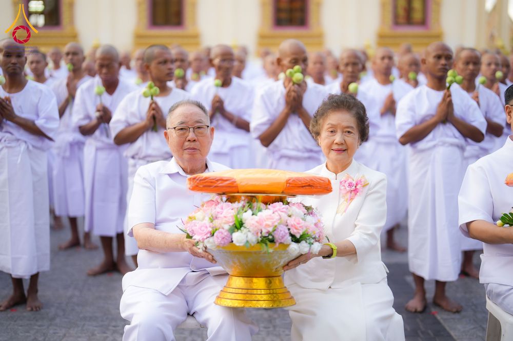 ภาพ No.278522:วันอาทิตย์ที่ 14 ธันวาคม พ.ศ.2568  พิธีเวียนประทักษิณ พิธีวันทาสีมาพระประธาน โครงการบวชบูชาธรรมมหาปูชนียาจารย์ ของศูนย์ปฏิบัติธรรมบุรีรัมย์ ณ วัดกลาง พระอารามหลวง จังหวัดบุรีรัมย์