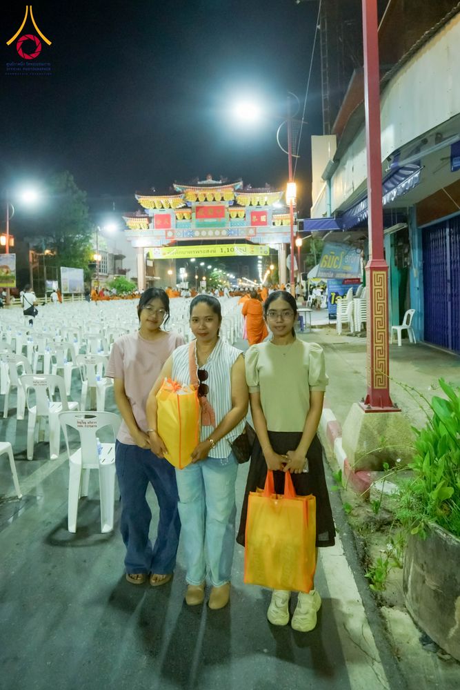 ภาพ No.313815:วันอาทิตย์ที่ 14 มีนาคม พ.ศ. 2569 ทำบุญเมืองหาดใหญ่ตักบาตรพระ 1,109 รูป เติมบุญใหญ่ หลังวิกฤตมหาอุทกภัย ณ ซุ้มประตูไชน่าทาวน์ ถนนศุภสารรังสรรค์ อ.หาดใหญ่ จ.สงขลา