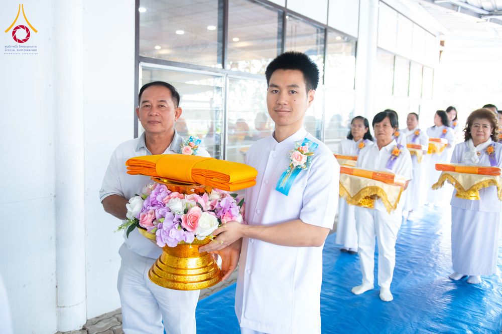 ภาพ No.278382:วันพุธที่ 10 ธันวาคม พ.ศ.2568  พิธีทอดผ้าป่าเพื่อสนับสนุนโครงการตักบาตรพระ 10,000 รูป เมืองกาญจนบุรี ณ อาคารปลูกศรัทธา วัดพระธรรมกาย