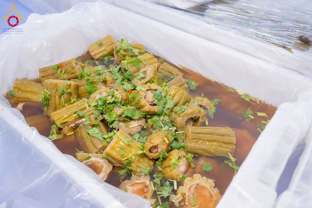 ภาพ No.288132:วันที่ 4 มกราคม พ.ศ. 2569 พิธีถวายภัตตาหารเป็นสังฆทาน แด่พระธรรมยาตรา ในโครงการธรรมยาตรา กตัญญูบูชา มหาปูชนียาจารย์ พระมงคลเทพมุนี(สด จนฺทสโร) พระผู้ปราบมาร อนุสรณ์สถาน 7 แห่ง ปีที่ 14 ณ อนุสรณ์สถานมหาวิหารพระมงคลเทพมุนี (โลตัสแลนด์) อ.สองพี่น้อง จ.สุพรร