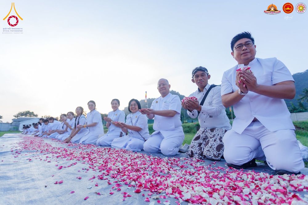 ภาพ No.280035:วันที่ 31 ธันวาคม พ.ศ. 2568 เดินธรรมยาตราที่บรมพุทธโธ อินโดนีเซีย