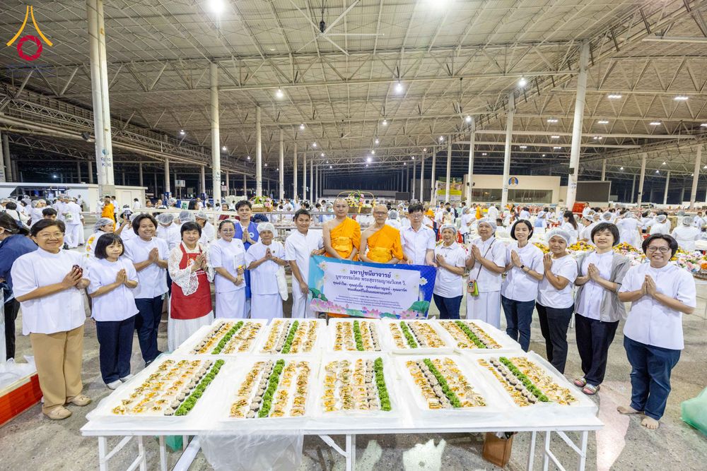 ภาพ No.279121:วันที่ 2 มกราคม พ.ศ.2569 พิธีถวายภัตตาหารเป็นสังฆทาน แด่พระธรรมยาตรา ณ วัดพระธรรมกาย ปทุมธานี ในโครงการธรรมยาตรา กตัญญูบูชา มหาปูชนียาจารย์ พระมงคลเทพมุนี(สด จนฺทสโร) พระผู้ปราบมาร อนุสรณ์สถาน 7 แห่ง ปีที่ 14