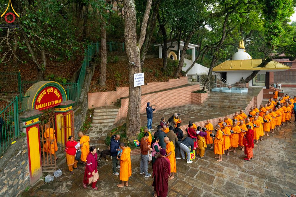 ภาพ No.317127:วันจันทร์ที่ 30 มีนาคม พ.ศ.2569 จาริกบิณฑบาตสยมภูนาทสู่พระราชวังหนุมานโดกา ประเทศเนปาล