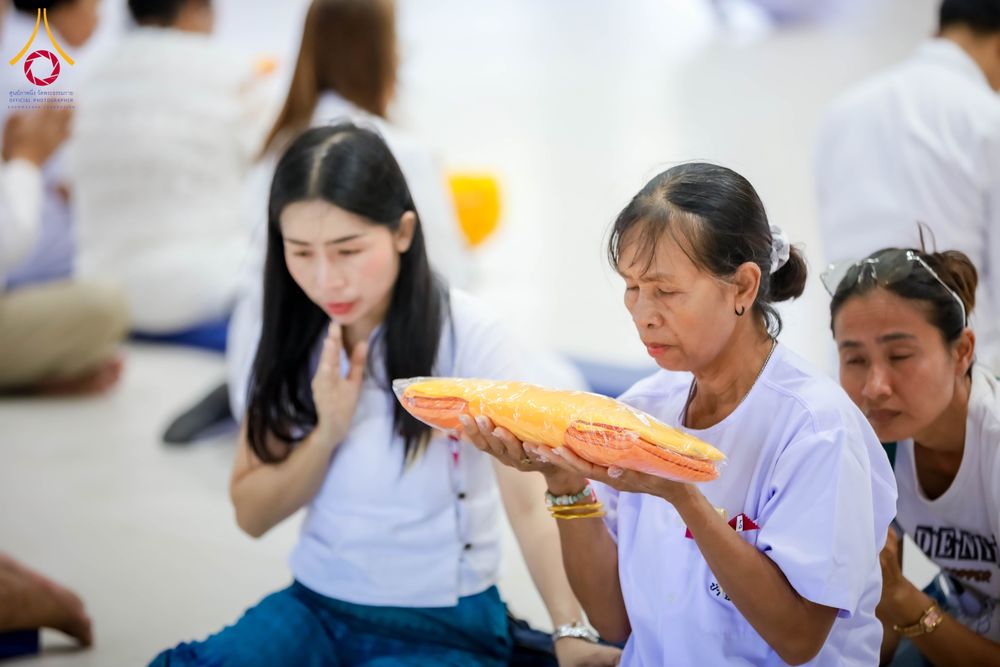 ภาพ No.317460:วันอาทิตย์ ที่ 29 มีนาคม พ.ศ.2569  พิธีปลงผม , พิธีขอขมามอบบาตรและผ้าไตร , พิธีบรรพชา ณ ศูนย์ปฏิบัติธรรมสมุทรปราการ จำนวน 42 รูป