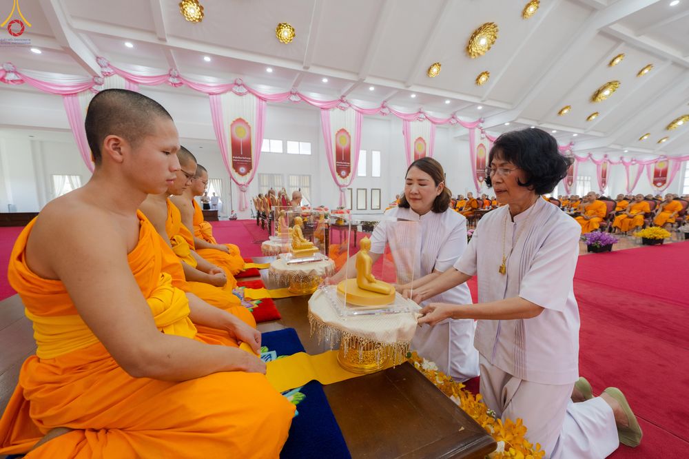 ภาพ No.331839:วันพฤหัสบดีที่ 4 มิถุนายน พ.ศ.2569 พิธีต้อนรับเปรียญธรรม 9 ประโยค และเปรียญธรรม 6 ประโยค  ณ อาคารธรรมสภา วัดบ้านขุน ต.บ่อหลวง อ.ฮอด จ.เชียงใหม่